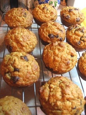 chocolate+chip+oatmeal+muffins+II Bake Your Own: Make Your Wallet and Your Sweet Tooth Happy